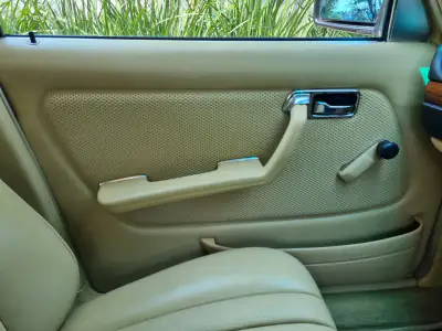 1985 Mercedes-Benz W123 230E (photo 19)