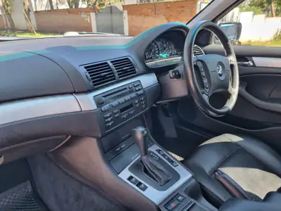2005 BMW E46 320D — Interior Front (photo 12)