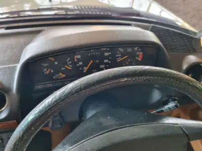 1984 Mercedes-Benz W123 230E — cluster (photo 8)